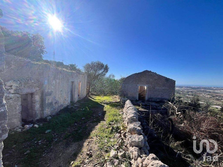 Farm land of 130,000 m² in Comiso (97013)