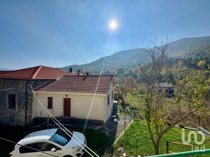 Village house 6 rooms of 132 m² in Calizzano (17057)