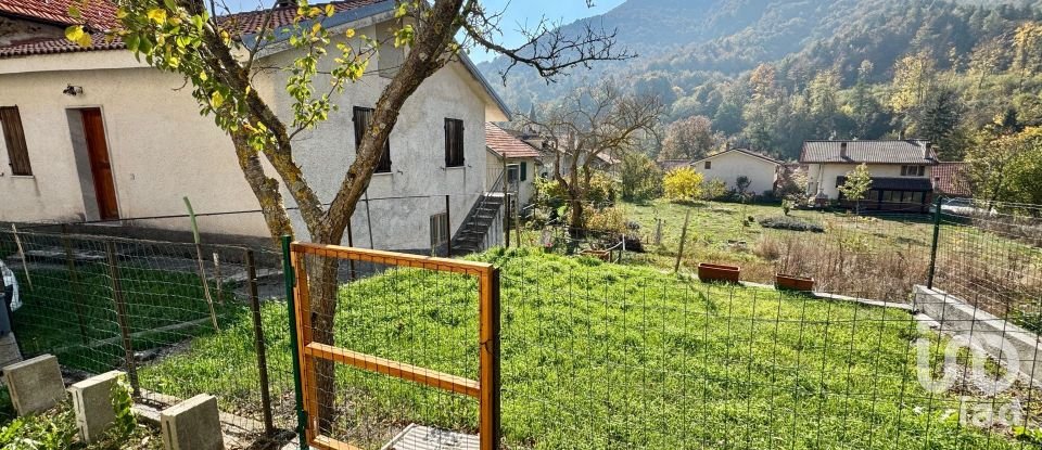 Village house 6 rooms of 132 m² in Calizzano (17057)