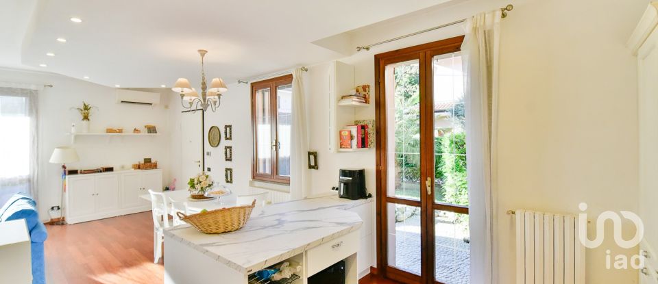 Traditional house 4 rooms of 178 m² in Seregno (20831)