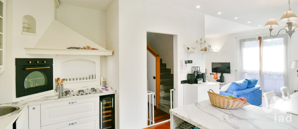 Traditional house 4 rooms of 178 m² in Seregno (20831)