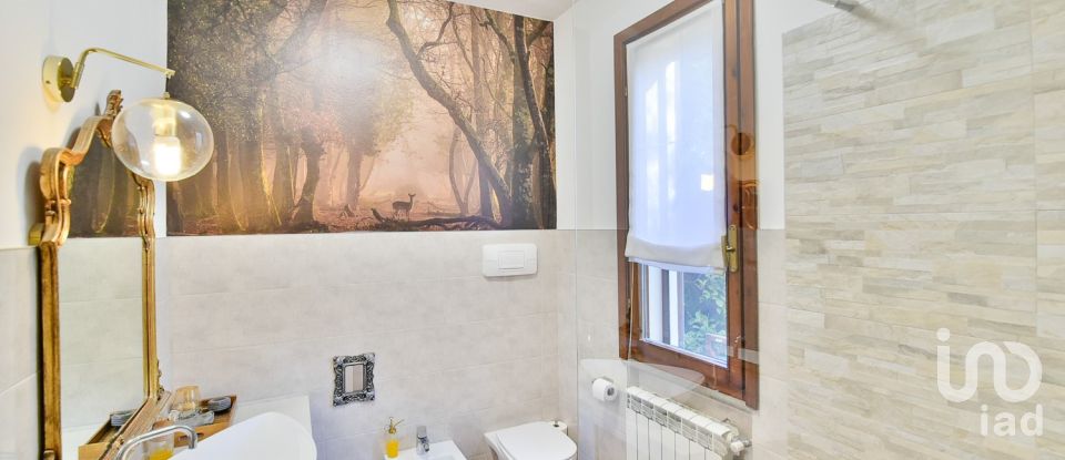 Traditional house 4 rooms of 178 m² in Seregno (20831)