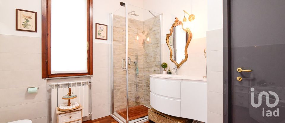 Traditional house 4 rooms of 178 m² in Seregno (20831)