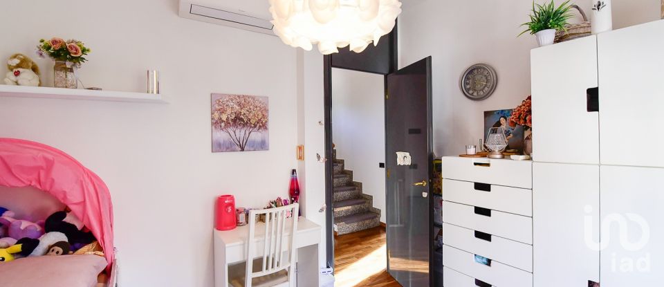 Traditional house 4 rooms of 178 m² in Seregno (20831)