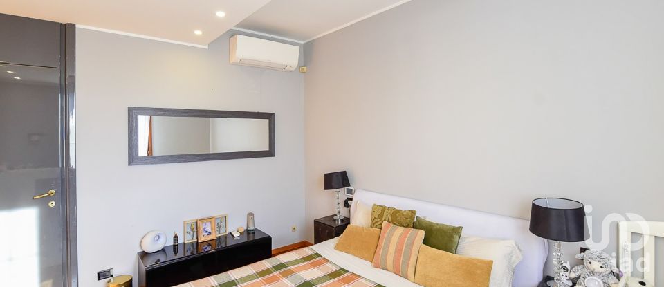 Traditional house 4 rooms of 178 m² in Seregno (20831)