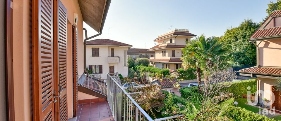 Traditional house 4 rooms of 178 m² in Seregno (20831)