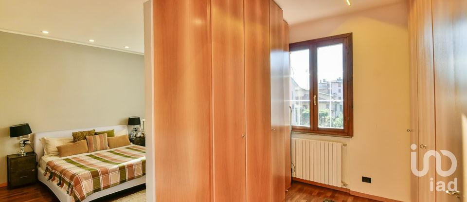 Traditional house 4 rooms of 178 m² in Seregno (20831)