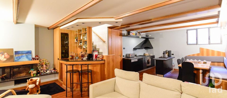 Traditional house 4 rooms of 178 m² in Seregno (20831)