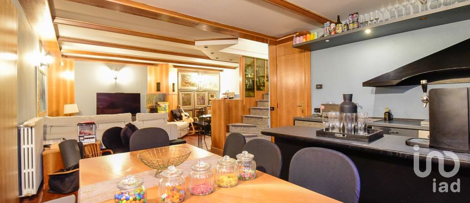 Traditional house 4 rooms of 178 m² in Seregno (20831)