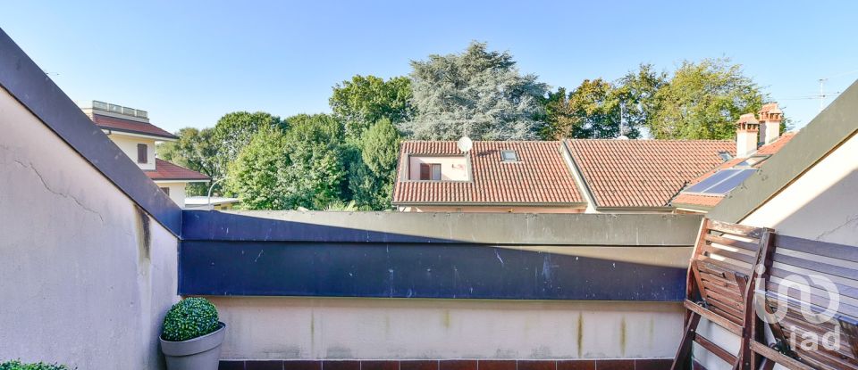 Traditional house 4 rooms of 178 m² in Seregno (20831)