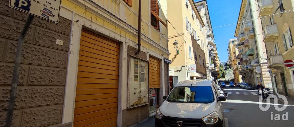 Negozio / locale commerciale di 124 m² in Genova (16154)