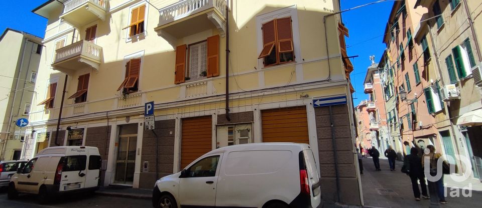 Negozio / locale commerciale di 124 m² in Genova (16154)