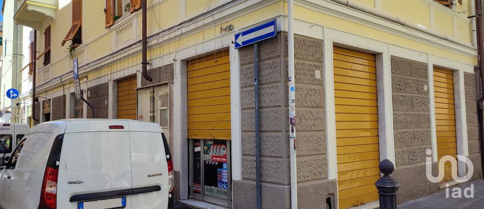 Negozio / locale commerciale di 124 m² in Genova (16154)