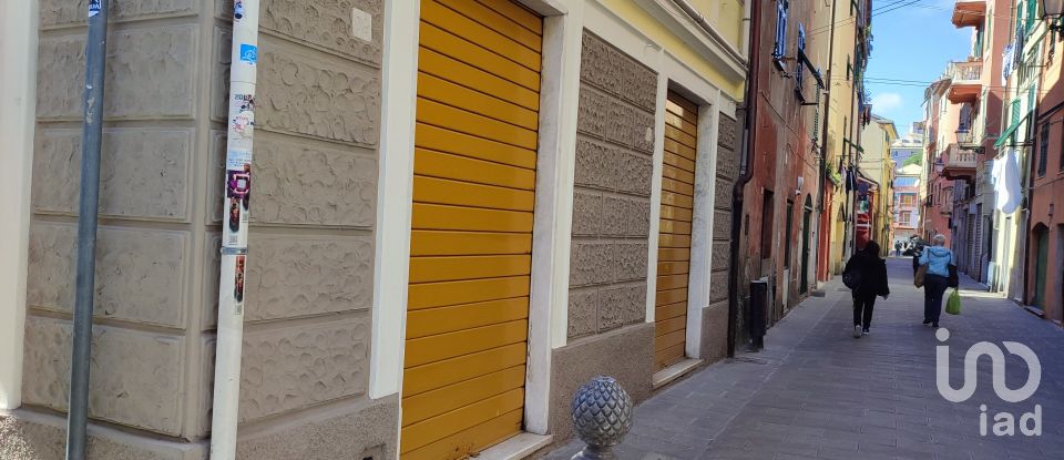 Negozio / locale commerciale di 124 m² in Genova (16154)