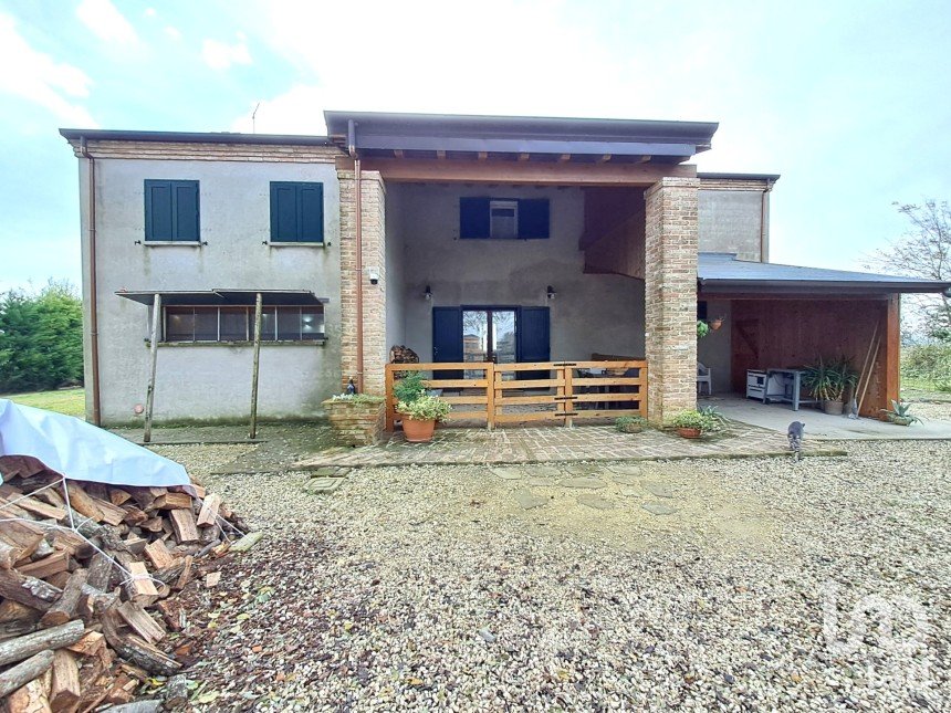 Casa indipendente / Villa 8 locali di 220 m² in Villanova Marchesana (45030)