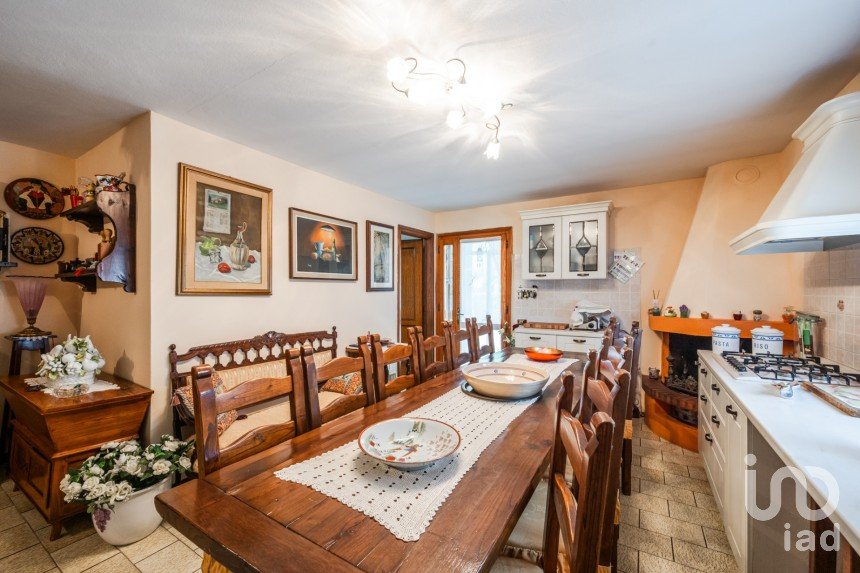 Townhouse 5 rooms of 208 m² in Concordia sulla Secchia (41033)