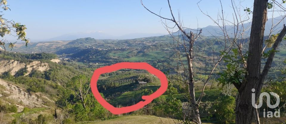 Land of 280,000 m² in Montefino (64030)