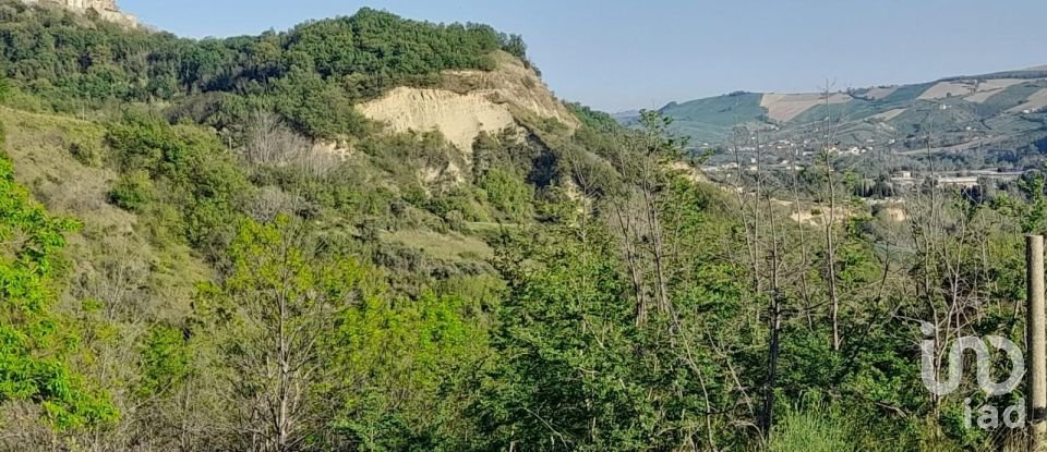 Land of 280,000 m² in Montefino (64030)