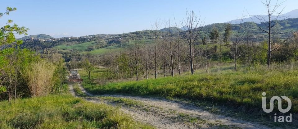 Land of 280,000 m² in Montefino (64030)