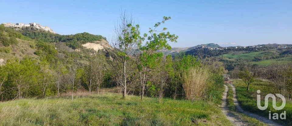Land of 280,000 m² in Montefino (64030)