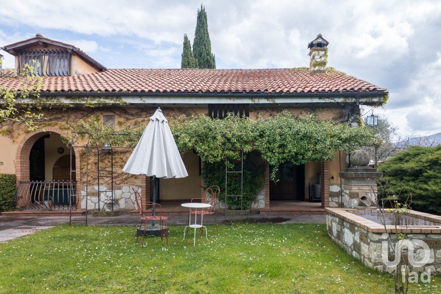 Farm 6 rooms of 250 m² in Scandriglia (02038)