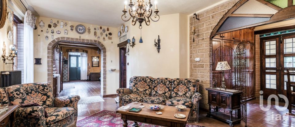 Farm 6 rooms of 250 m² in Scandriglia (02038)