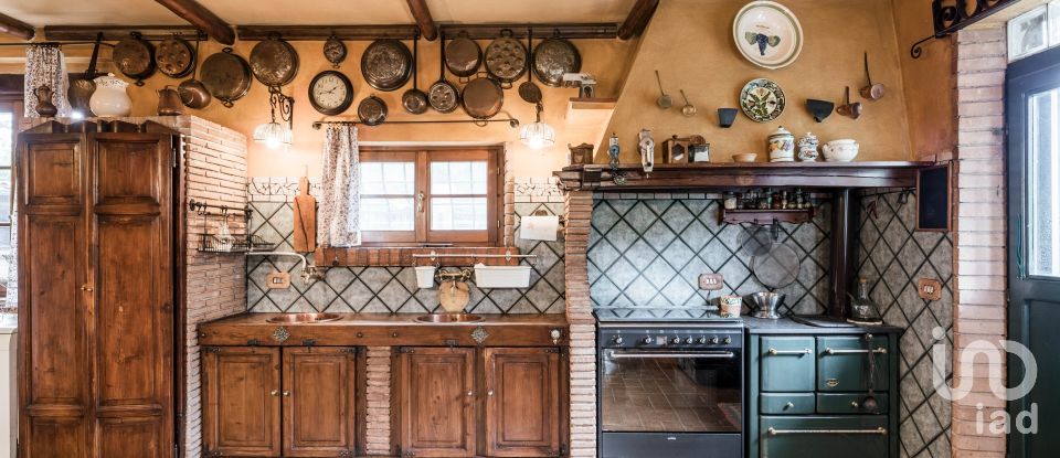 Farm 6 rooms of 250 m² in Scandriglia (02038)