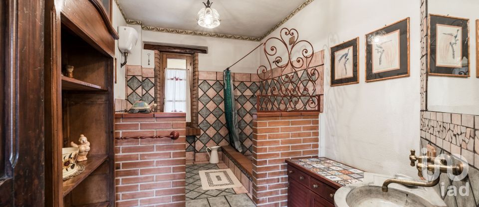 Farm 6 rooms of 250 m² in Scandriglia (02038)