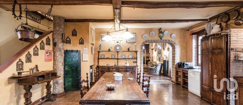 Farm 6 rooms of 250 m² in Scandriglia (02038)