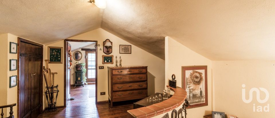 Farm 6 rooms of 250 m² in Scandriglia (02038)