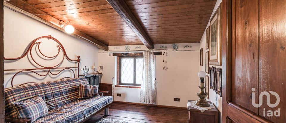 Farm 6 rooms of 250 m² in Scandriglia (02038)