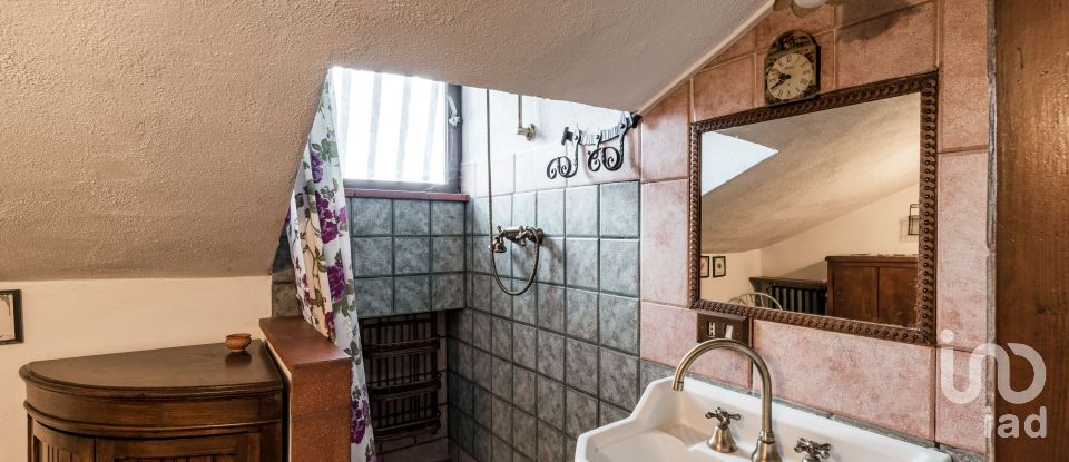 Farm 6 rooms of 250 m² in Scandriglia (02038)