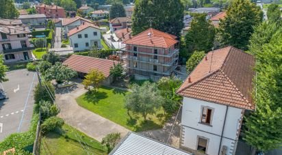 Casale 5 locali di 190 m² in Fino Mornasco (22073)