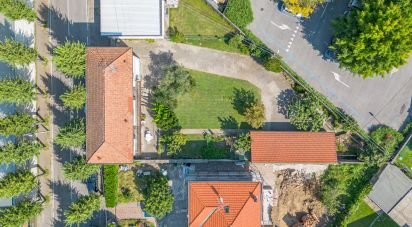 Casale 5 locali di 190 m² in Fino Mornasco (22073)