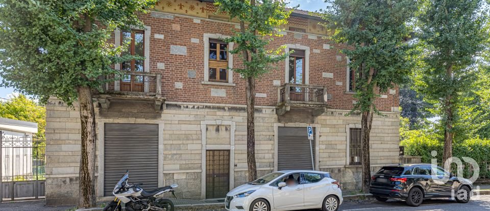 Casale 5 locali di 190 m² in Fino Mornasco (22073)