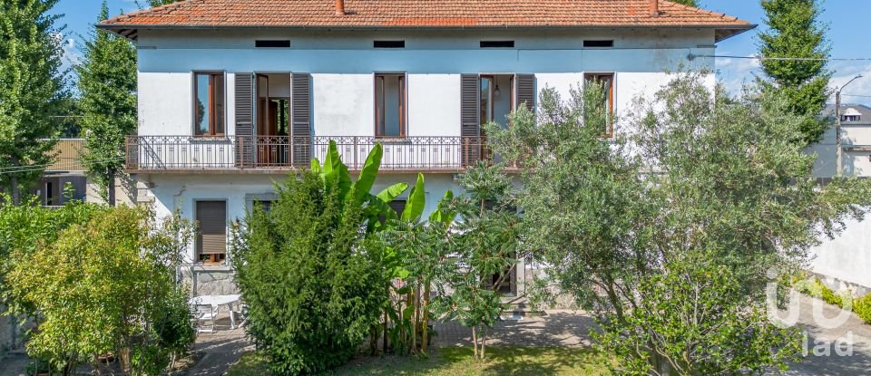 Casale 5 locali di 190 m² in Fino Mornasco (22073)