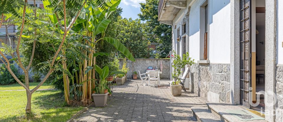 Casale 5 locali di 190 m² in Fino Mornasco (22073)