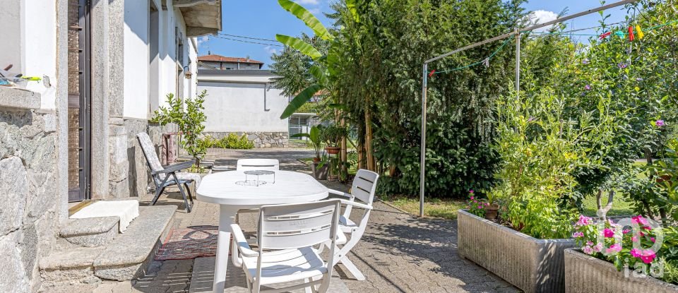Casale 5 locali di 190 m² in Fino Mornasco (22073)