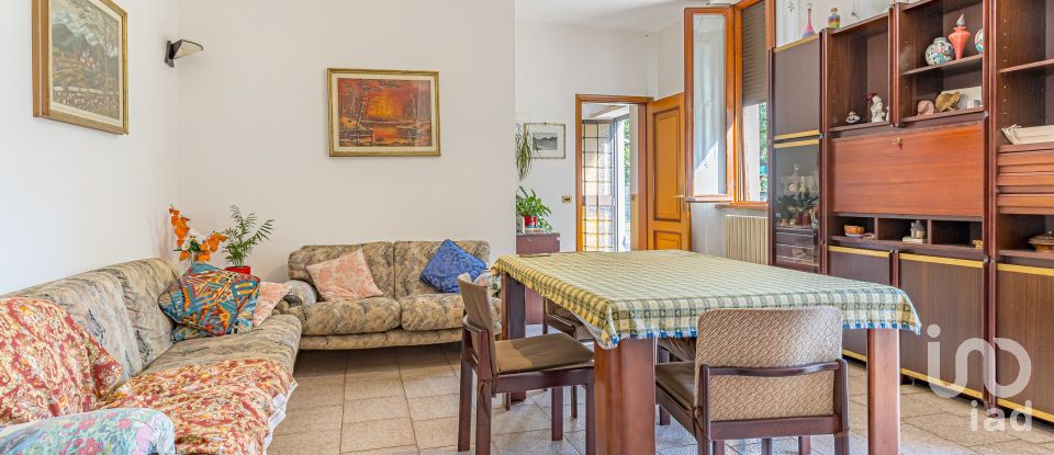 Casale 5 locali di 190 m² in Fino Mornasco (22073)