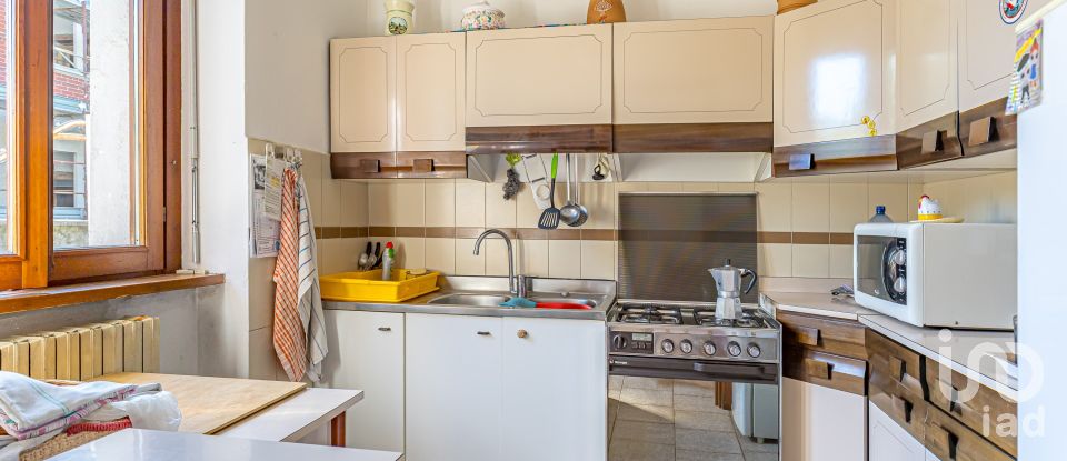 Casale 5 locali di 190 m² in Fino Mornasco (22073)