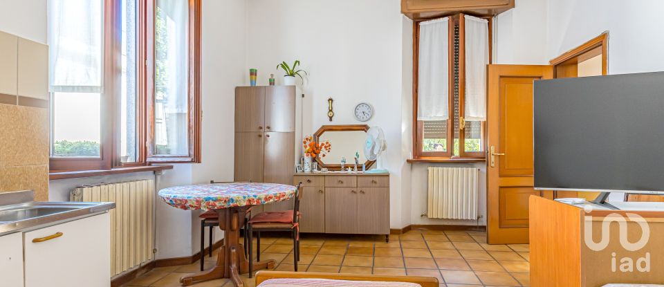 Casale 5 locali di 190 m² in Fino Mornasco (22073)