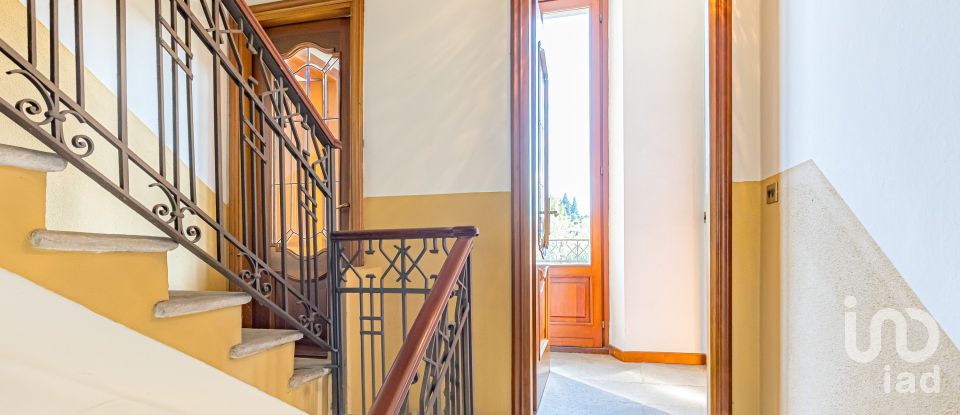 Casale 5 locali di 190 m² in Fino Mornasco (22073)