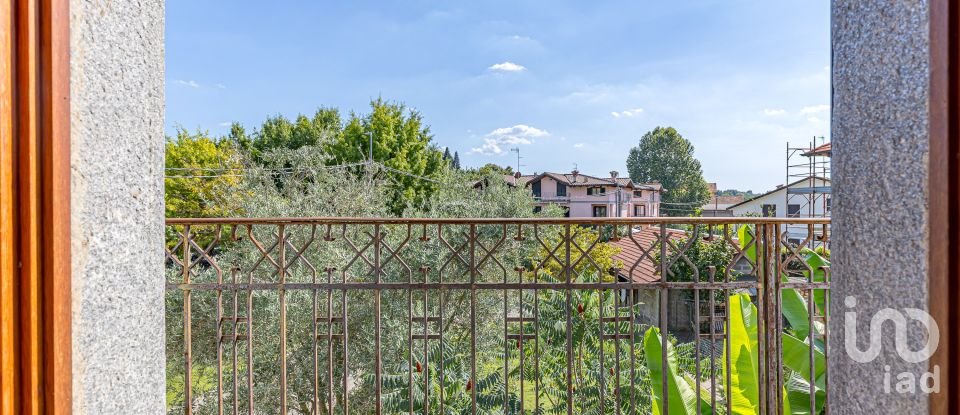 Casale 5 locali di 190 m² in Fino Mornasco (22073)