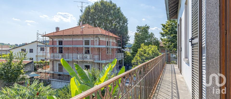 Casale 5 locali di 190 m² in Fino Mornasco (22073)
