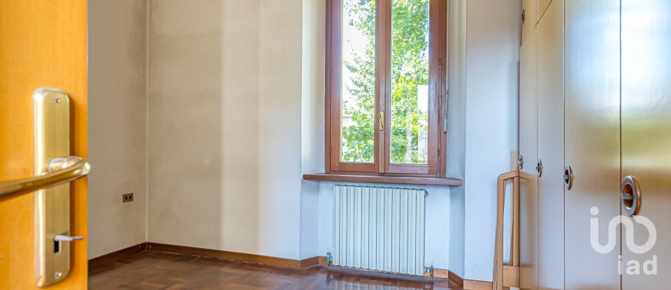 Casale 5 locali di 190 m² in Fino Mornasco (22073)