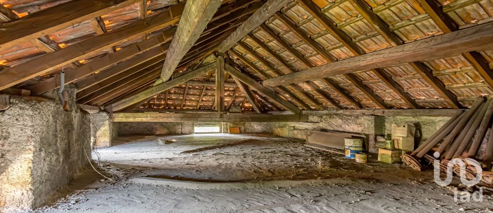 Casale 5 locali di 190 m² in Fino Mornasco (22073)