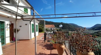 Casa indipendente / Villa 11 locali di 300 m² in Tovo San Giacomo (17020)