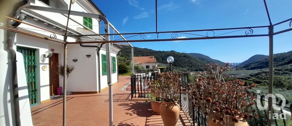 House 11 rooms of 300 m² in Tovo San Giacomo (17020)