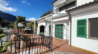 Casa indipendente / Villa 11 locali di 300 m² in Tovo San Giacomo (17020)