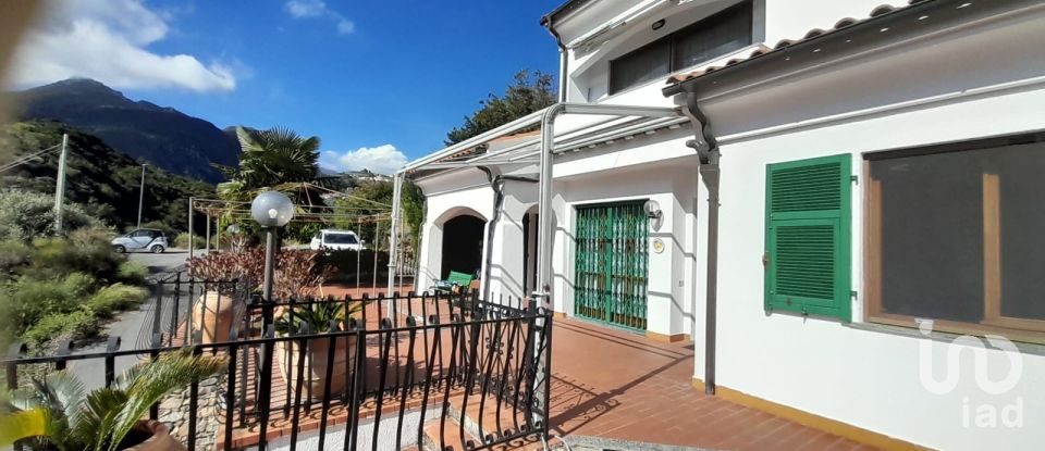 House 11 rooms of 300 m² in Tovo San Giacomo (17020)